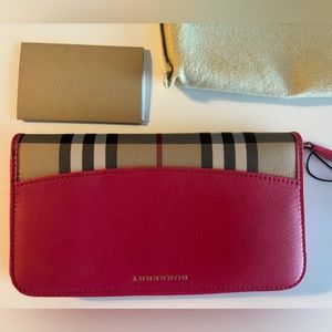 Brand New Burberry Horseferry Check Zip Around Wallet